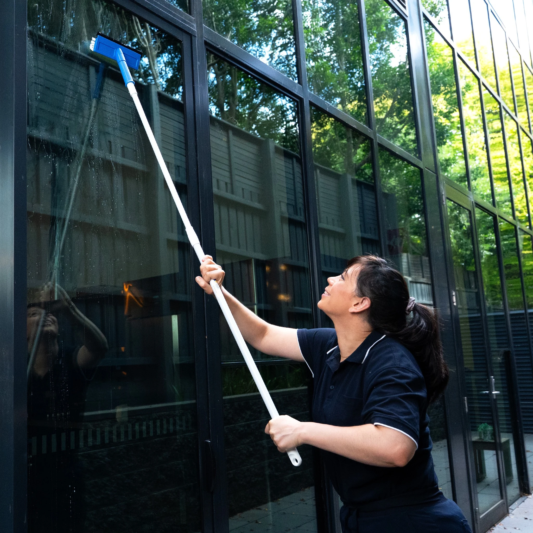 Oates Window Washer With Extension Handle 20cm Oates Window Washer With Extension Handle 20cm