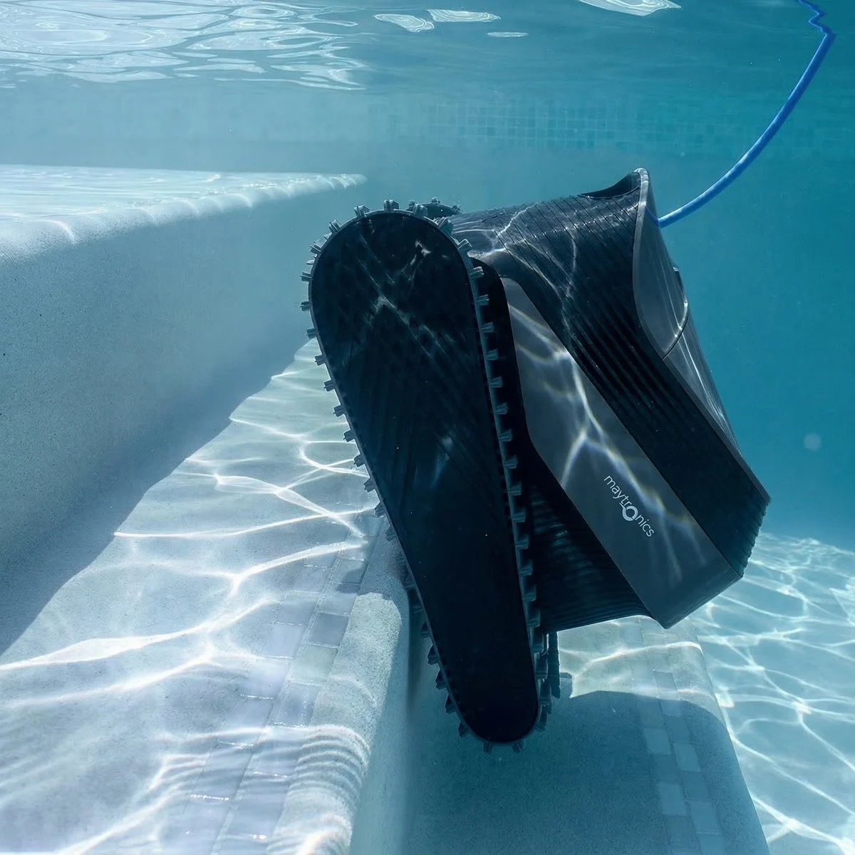 Dolphin Premium 1000 Robotic Pool Cleaner