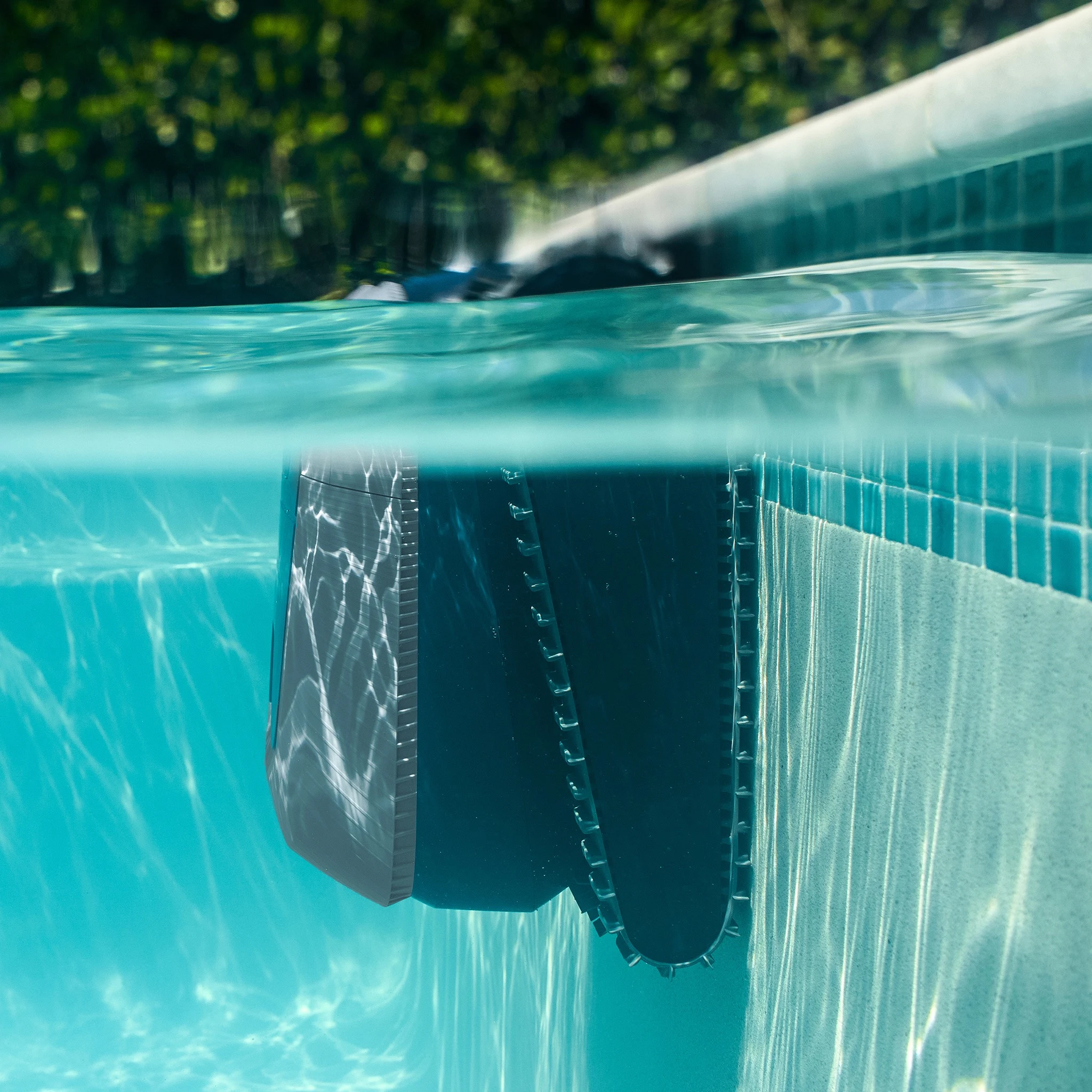 Dolphin EON100 Cordless Robotic Pool Cleaner