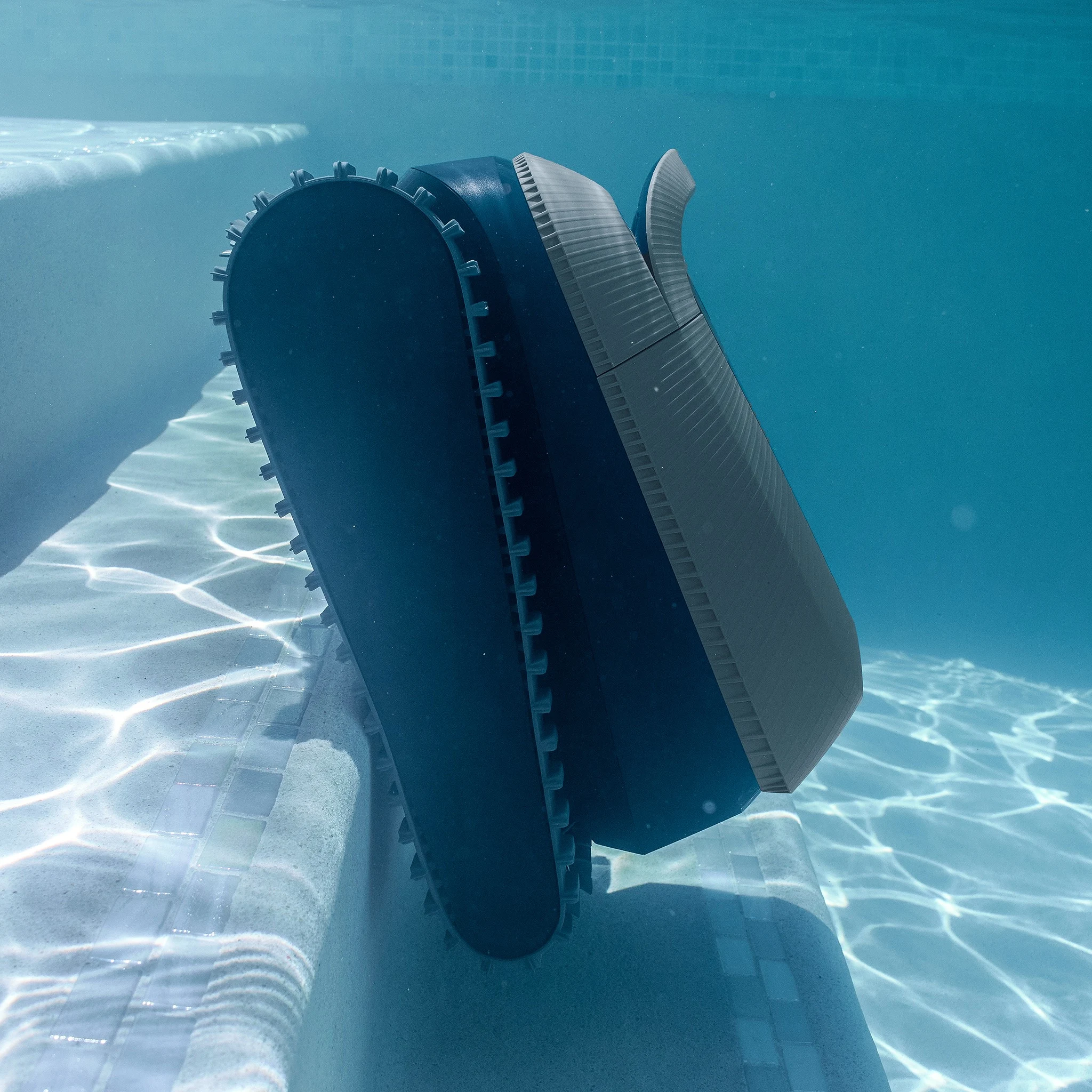 Dolphin EON100 Cordless Robotic Pool Cleaner